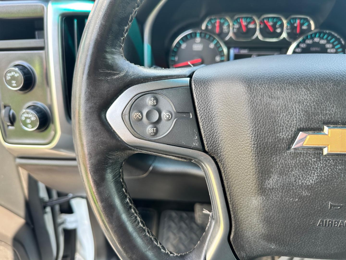 2017 White /Black Chevrolet Silverado 1500 LT (1GCVKREH5HZ) with an 4.3L V6 OHV 12V engine, 6-Speed Automatic transmission, located at 11115 Chardon Rd. , Chardon, OH, 44024, (440) 214-9705, 41.580246, -81.241943 - Photo#24